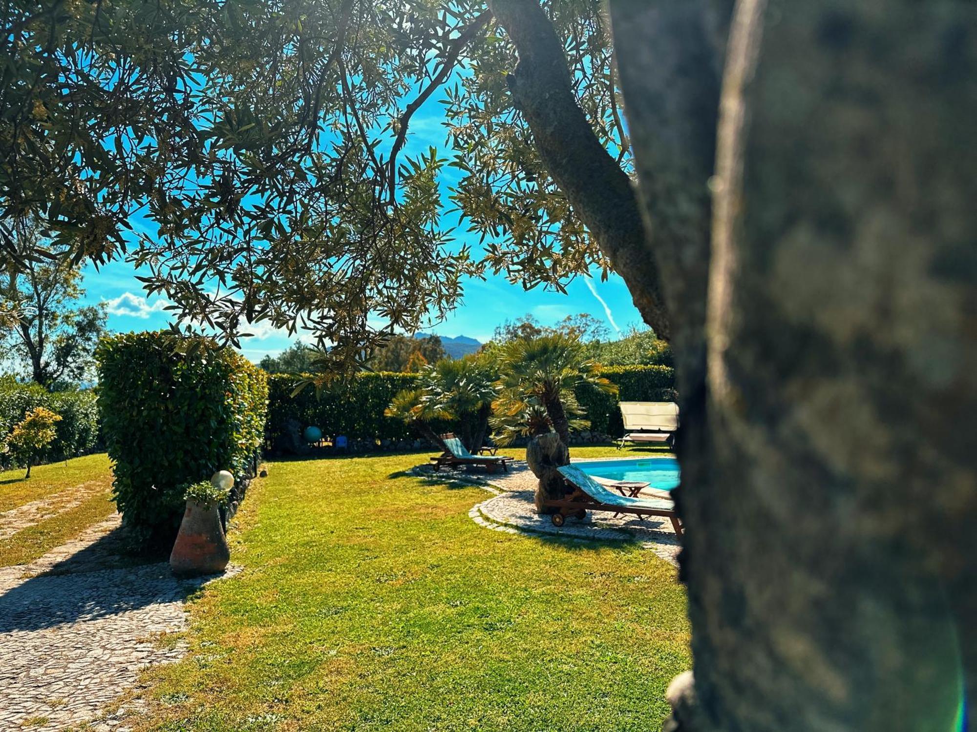 Villa Niloan Olbia Esterno foto